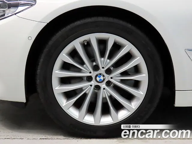 BMW 5-Series 2018 thumb 5