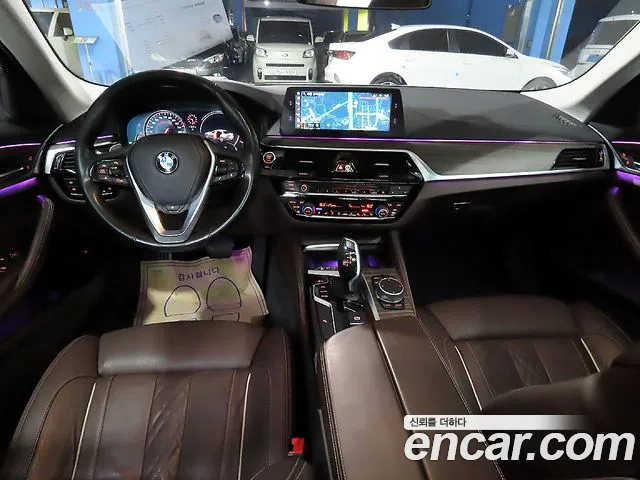 BMW 5-Series 2018 thumb 7