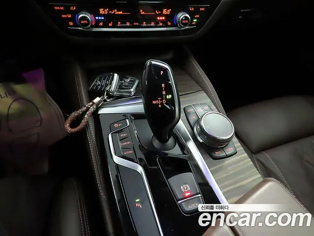 BMW 5-Series 2018 thumb 9