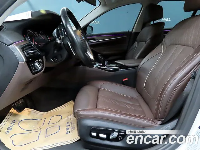 BMW 5-Series 2018 thumb 10