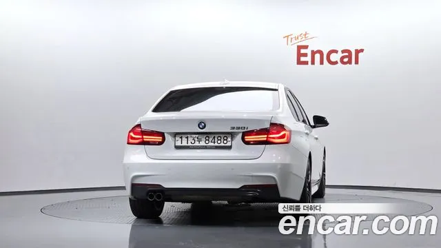 BMW 3-Series 2018 thumb 3