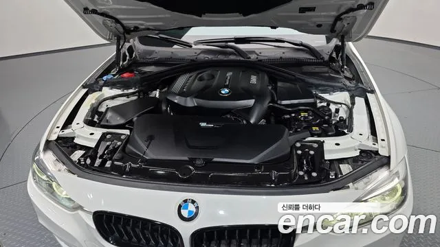 BMW 3-Series 2018 thumb 5
