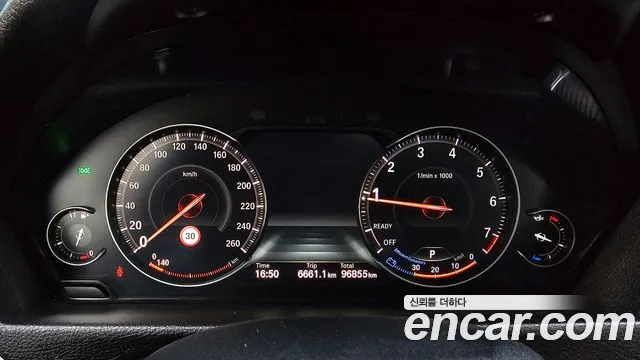 BMW 3-Series 2018 thumb 7
