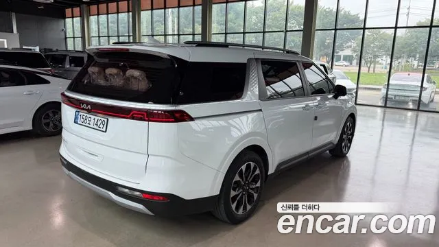 Kia Carnival 2022 thumb 2