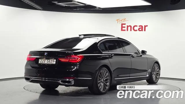 BMW 7-Series 2016 thumb 2