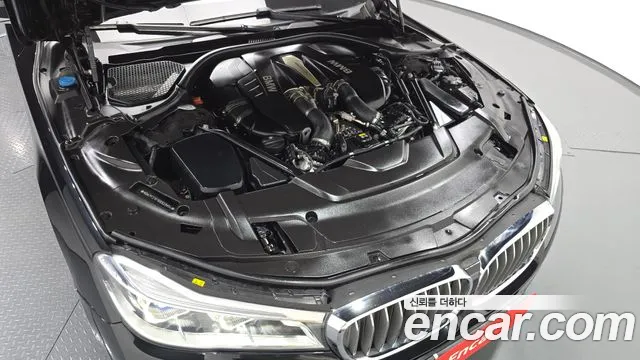 BMW 7-Series 2016 thumb 6