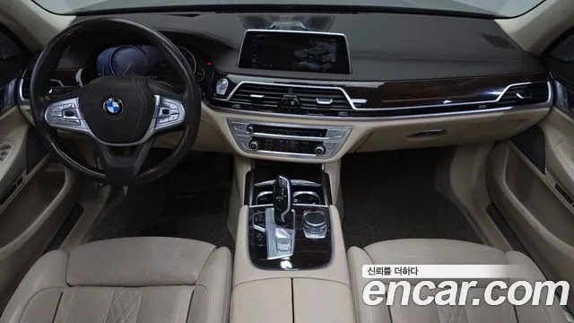 BMW 7-Series 2016 thumb 7