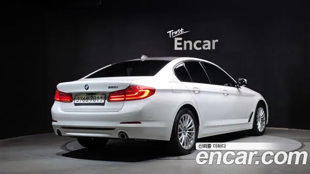 BMW 5-Series 2020 thumb 2