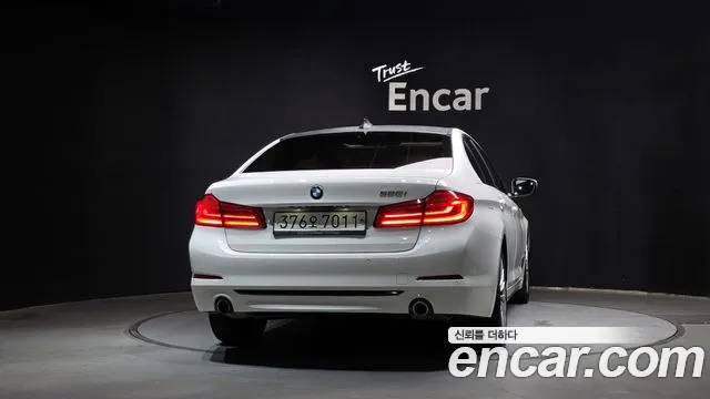 BMW 5-Series 2020 thumb 4