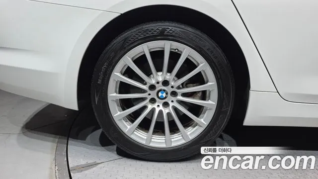 BMW 5-Series 2020 thumb 5
