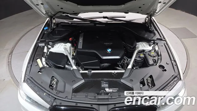 BMW 5-Series 2020 thumb 6