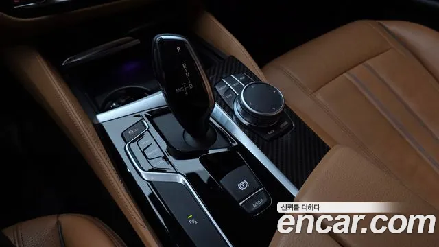 BMW 5-Series 2020 thumb 9