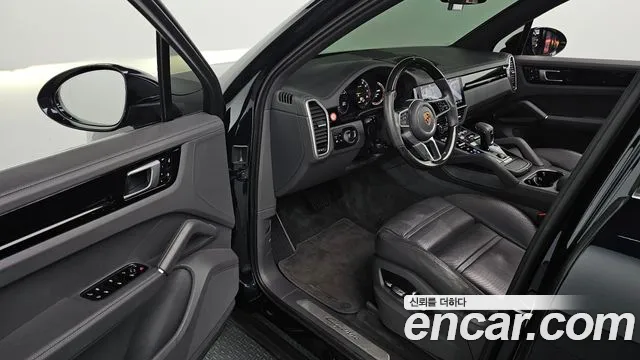 Porsche Cayenne 2020 thumb 10