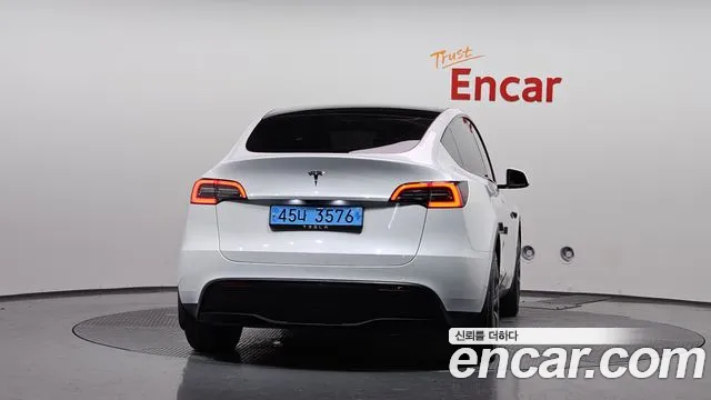 Tesla Model Y 2024 thumb 3