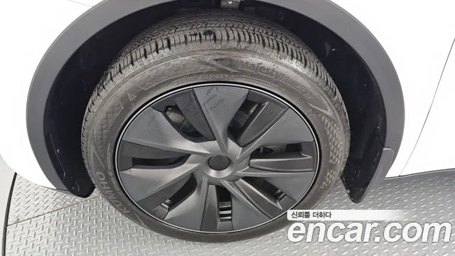Tesla Model Y 2024 thumb 4