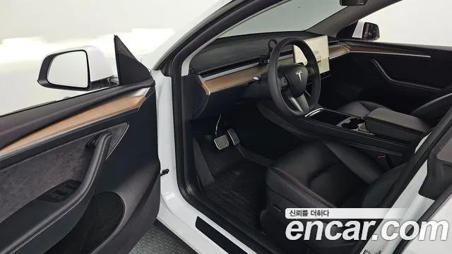 Tesla Model Y 2024 thumb 9