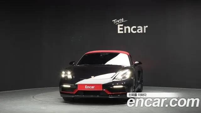 Porsche Cayman 2018 thumb 3