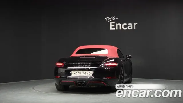 Porsche Cayman 2018 thumb 4