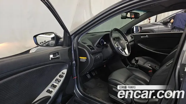 Hyundai Accent 2012 thumb 10
