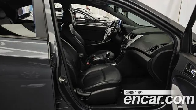 Hyundai Accent 2012 thumb 11