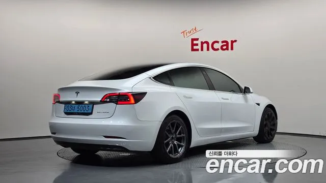 Tesla Model 3 2020 thumb 2