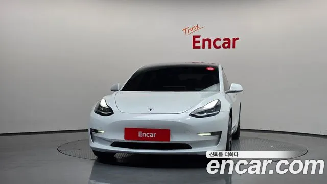 Tesla Model 3 2020 thumb 3
