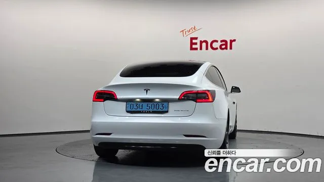 Tesla Model 3 2020 thumb 4