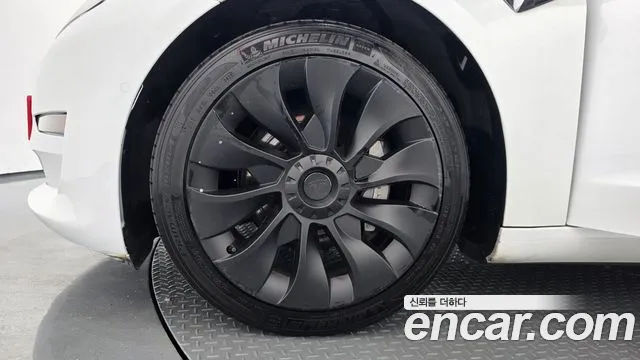 Tesla Model 3 2020 thumb 5