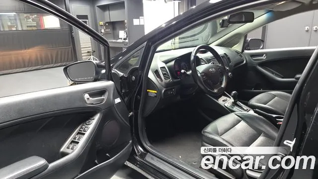 Kia K3 2013 thumb 10