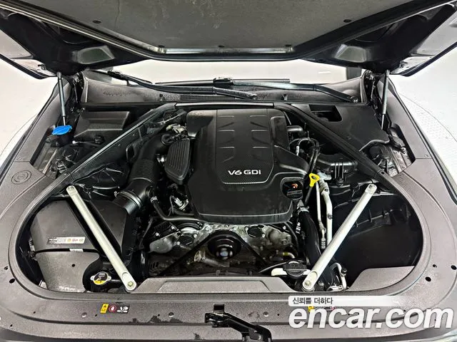 Genesis G90 2016 thumb 9
