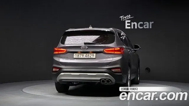 Hyundai Santa Fe 2018 thumb 4