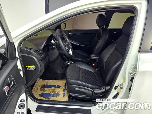 Hyundai Accent 2013 thumb 8