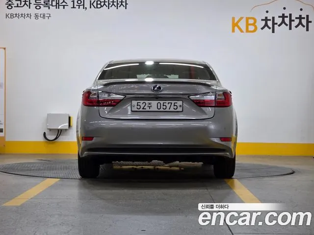Lexus ES 2015 thumb 6