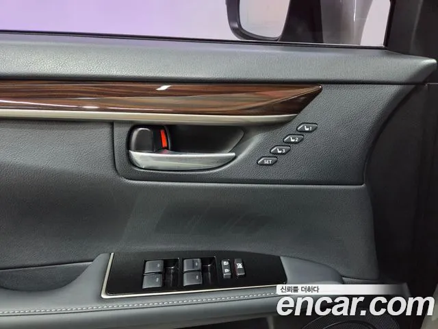 Lexus ES 2015 thumb 9