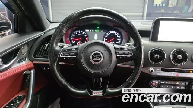 Kia Stinger 2017 thumb 12