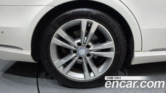 Mercedes-Benz E-Класс 2014 thumb 5