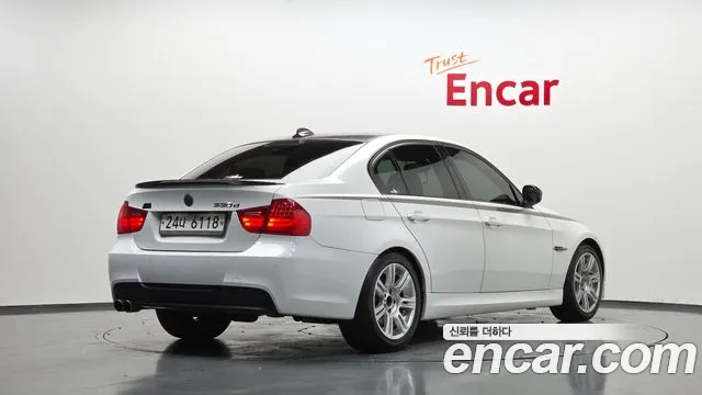 BMW 3-Series 2010 thumb 2