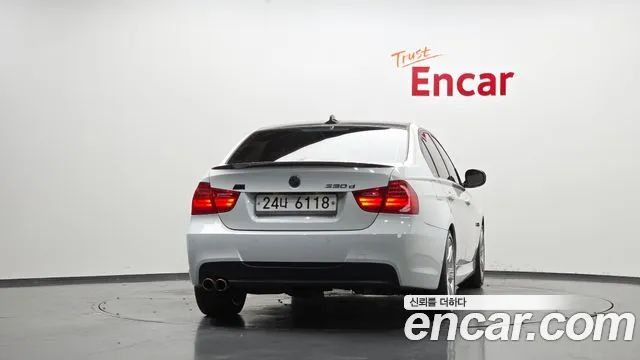 BMW 3-Series 2010 thumb 4