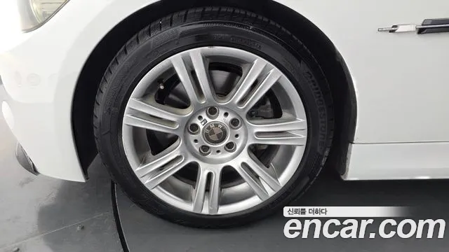 BMW 3-Series 2010 thumb 5