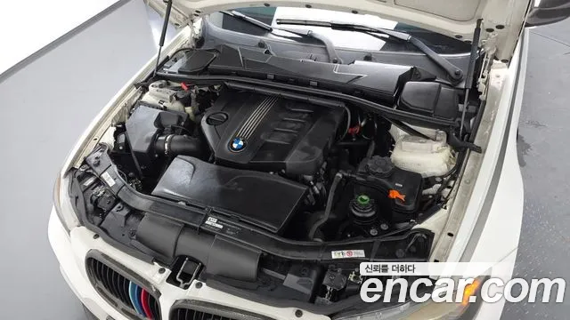 BMW 3-Series 2010 thumb 6