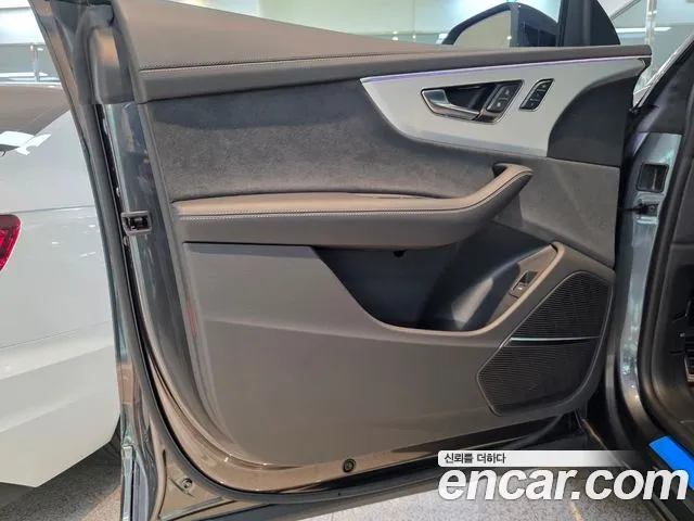 Audi Q8 2023 thumb 12