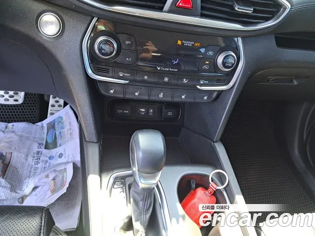Hyundai Santa Fe 2018 thumb 9