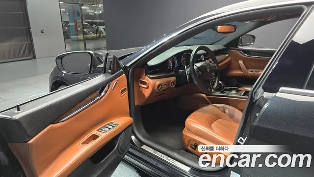 Maserati Quattroporte 2017 thumb 10