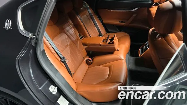 Maserati Quattroporte 2017 thumb 11