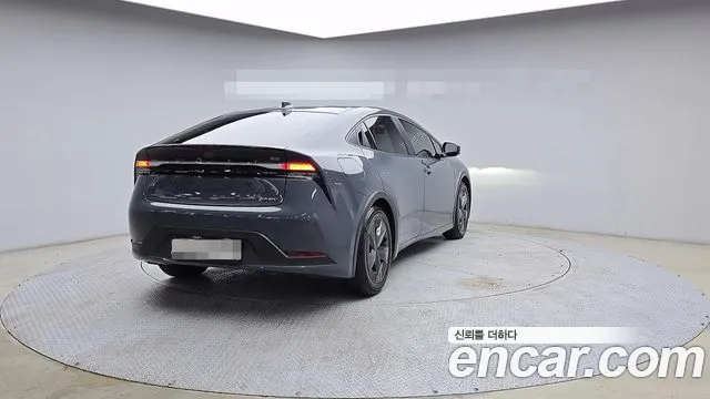 Toyota Prius 2024 thumb 2