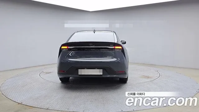 Toyota Prius 2024 thumb 4