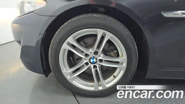 BMW 5-Series 2012 thumb 4