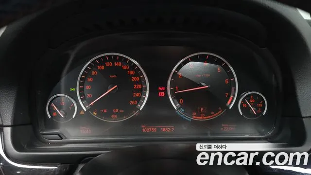 BMW 5-Series 2012 thumb 7