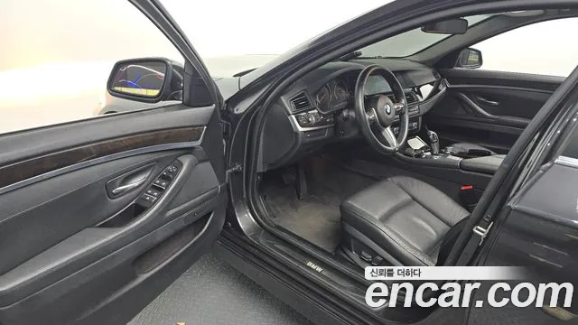 BMW 5-Series 2012 thumb 9
