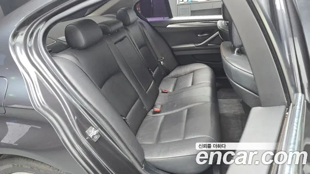 BMW 5-Series 2012 thumb 10